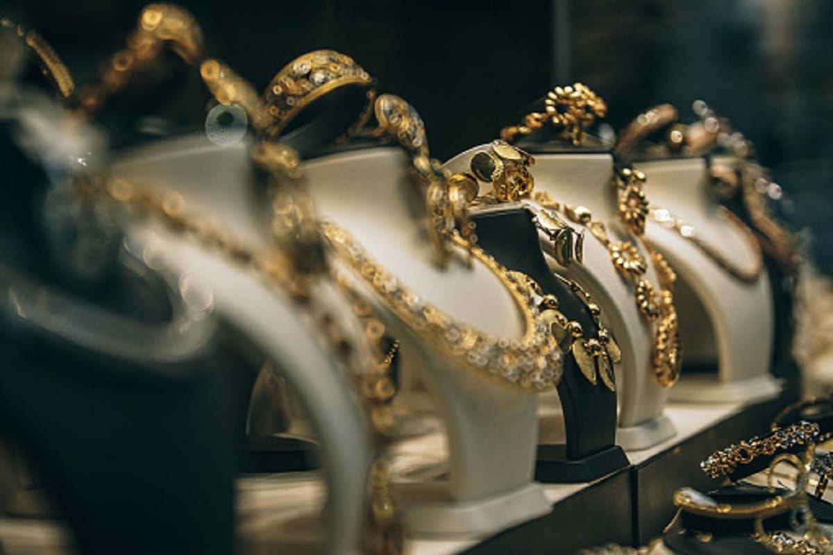know how much Silver and gold Price changed today October 2021