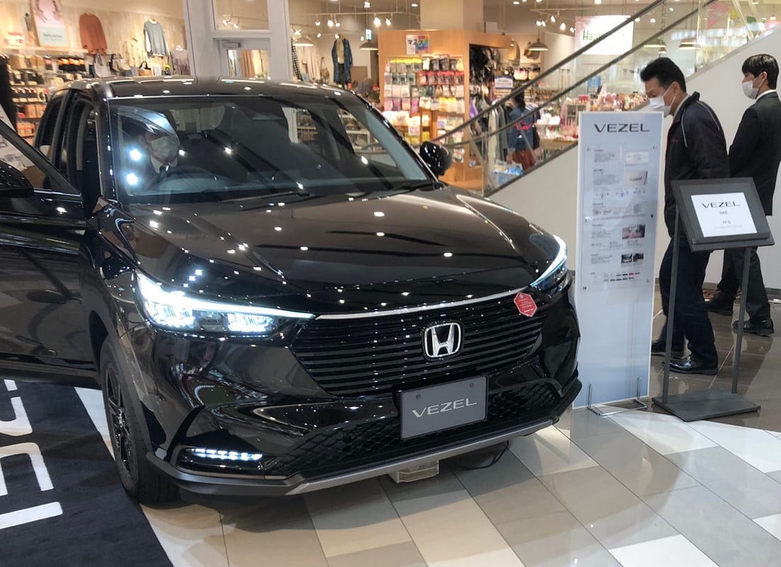 2021 Honda HR-V SUV unveiled new honda hrv 2021 interior honda hrv 2021 launch date in india honda hrv 2021 mileage honda hrv 2021 features honda hrv 2021 safety features