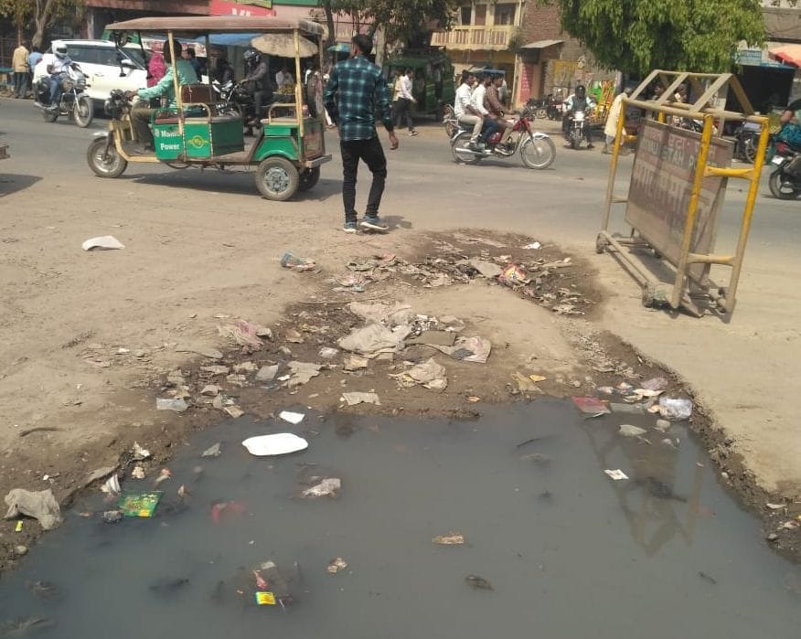 Broken water pipeline at Kailashganj Tirahe