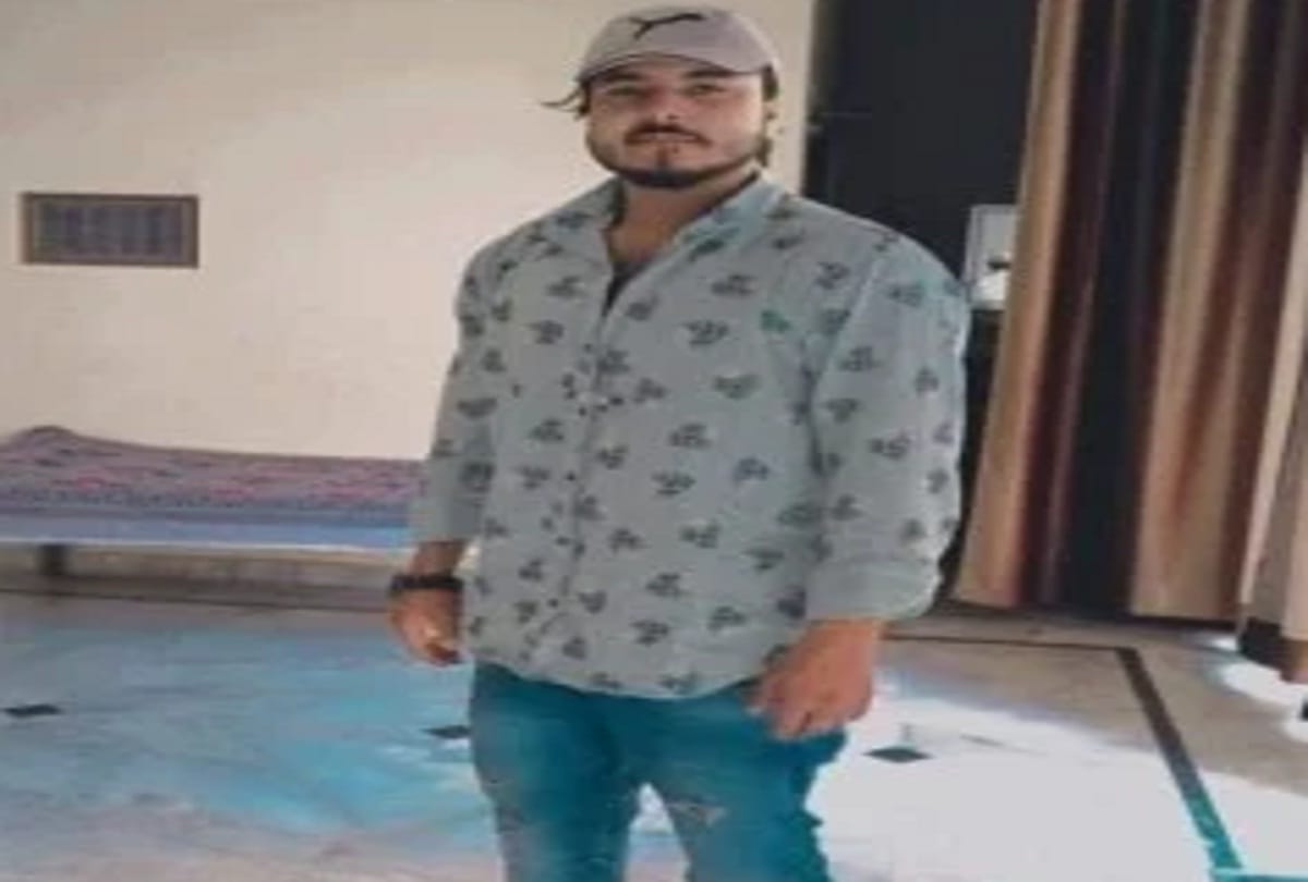 Father killed by knife in front of 4 years son in  Bulandshahar
