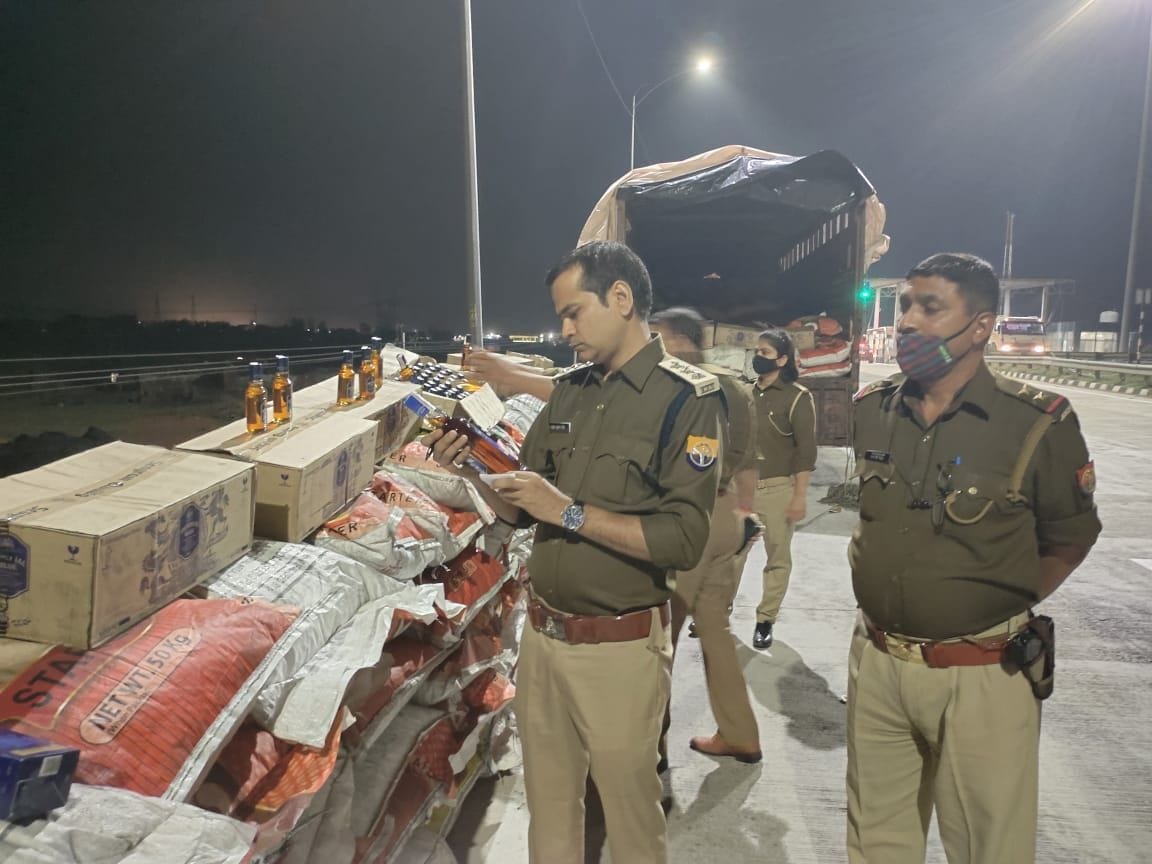 10 lakh liquor being transported from canter  to bihar  confiscated