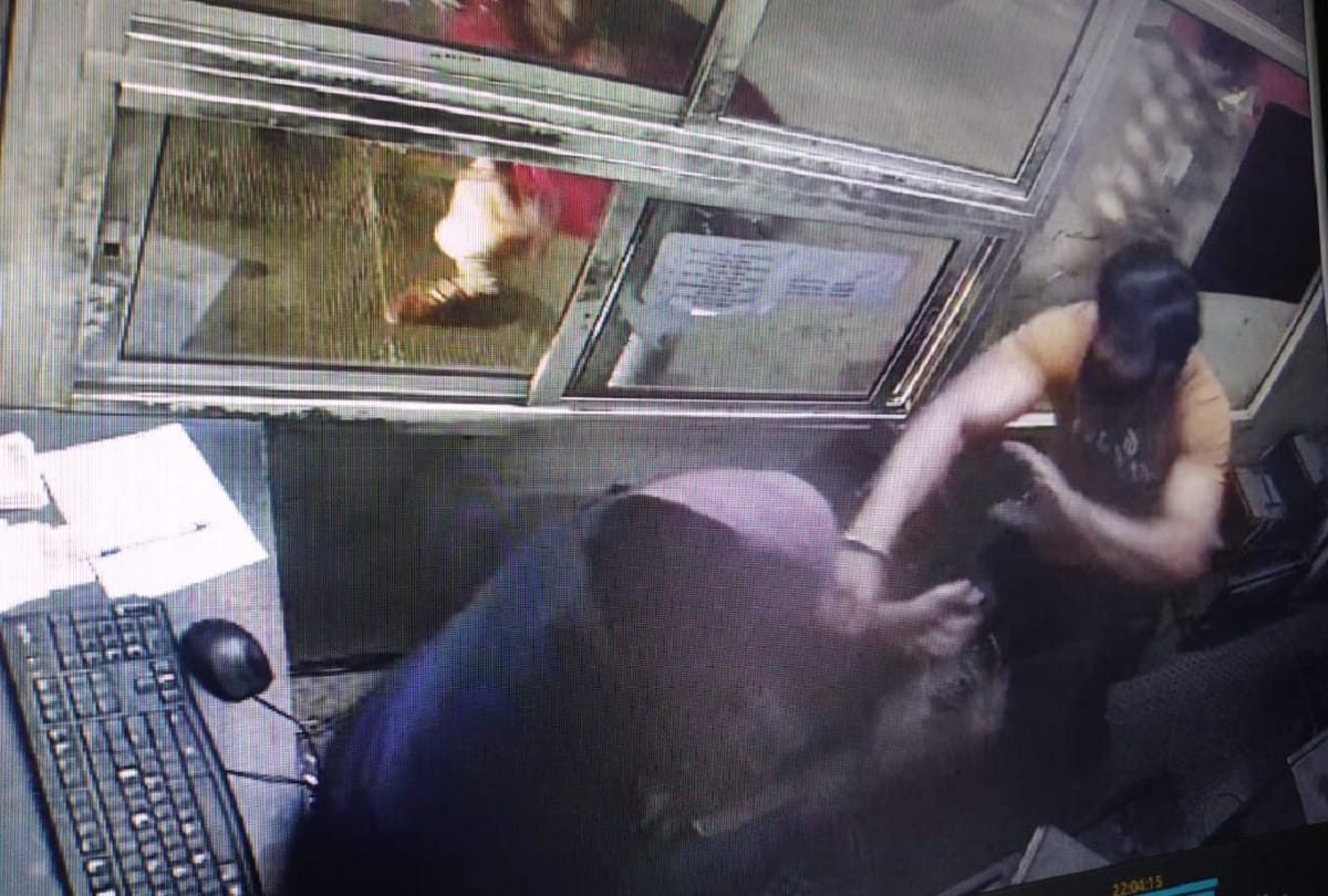 miscreants assaulted toll workers for toll tax at toll plaza broke computer incident captured in CCTV