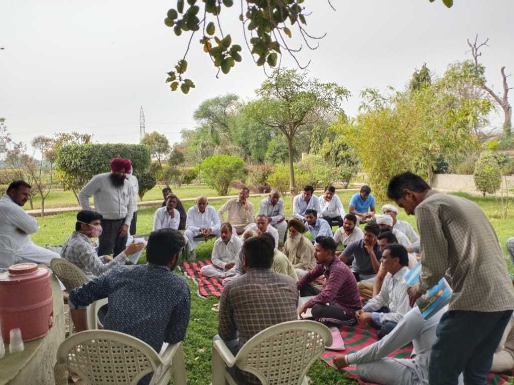 Farmers stopped the team that reached Karni to widen the road