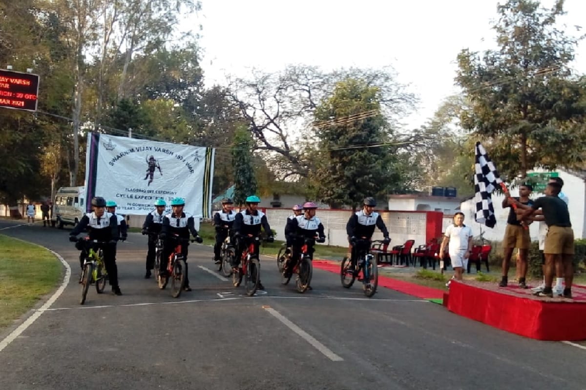 Indian Army cycle rally in varanasi Indo Pak war