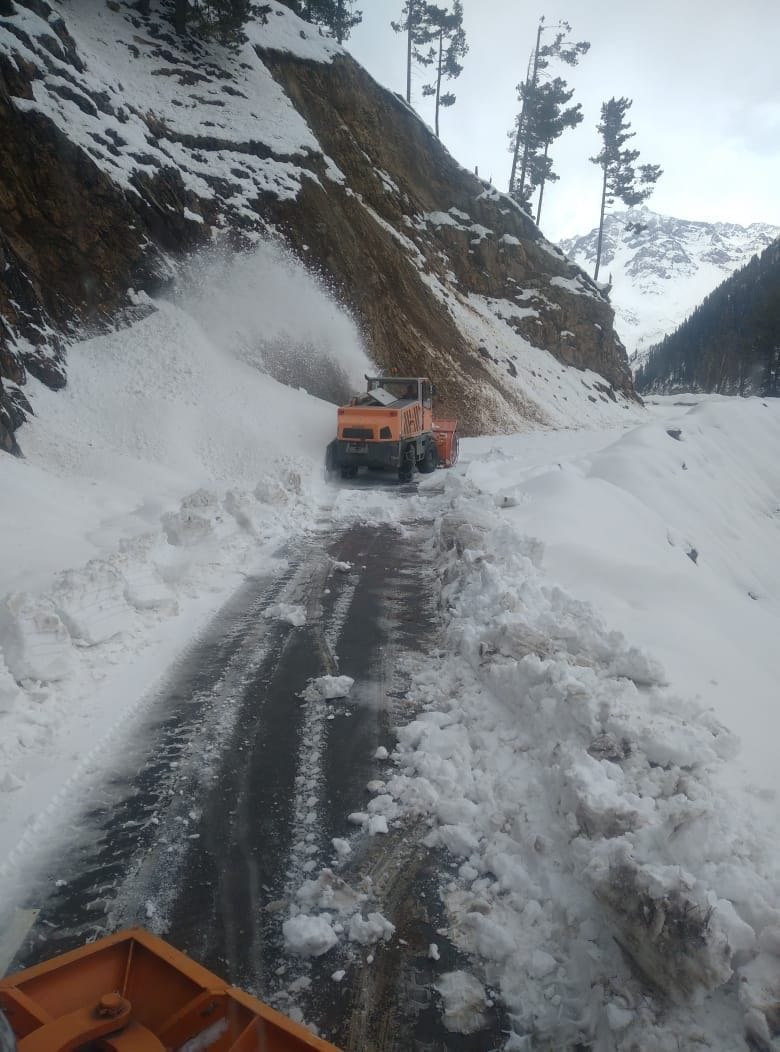 32 km of snow removed on Mughal road