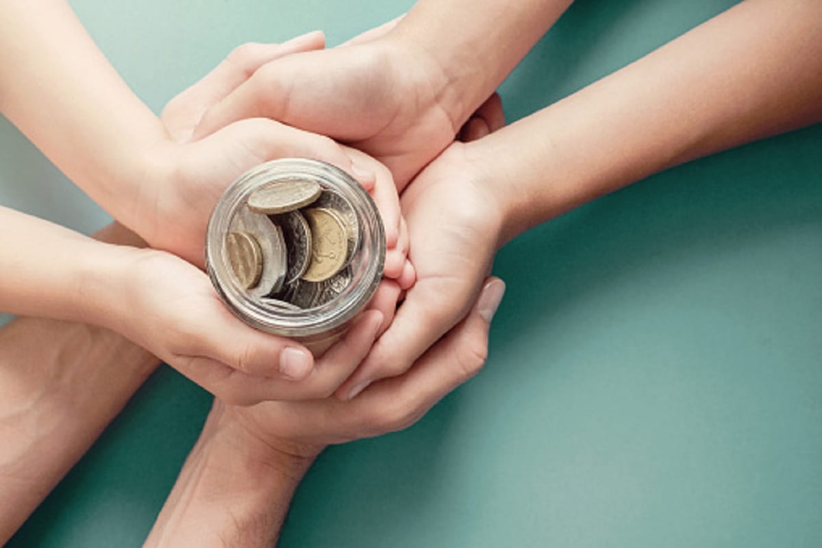 SBI vs Post office FD rate Where to get more benefit on Fixed Deposit