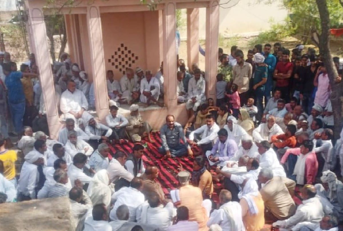 Panchayat decided to elect educated daughter as gram pradhan in Panchayat election in Agra