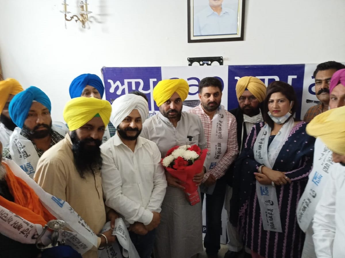 Punjabi Film Actress Tejinder Kaur joining Aam Aadmi Party MP Bhagwant Mann