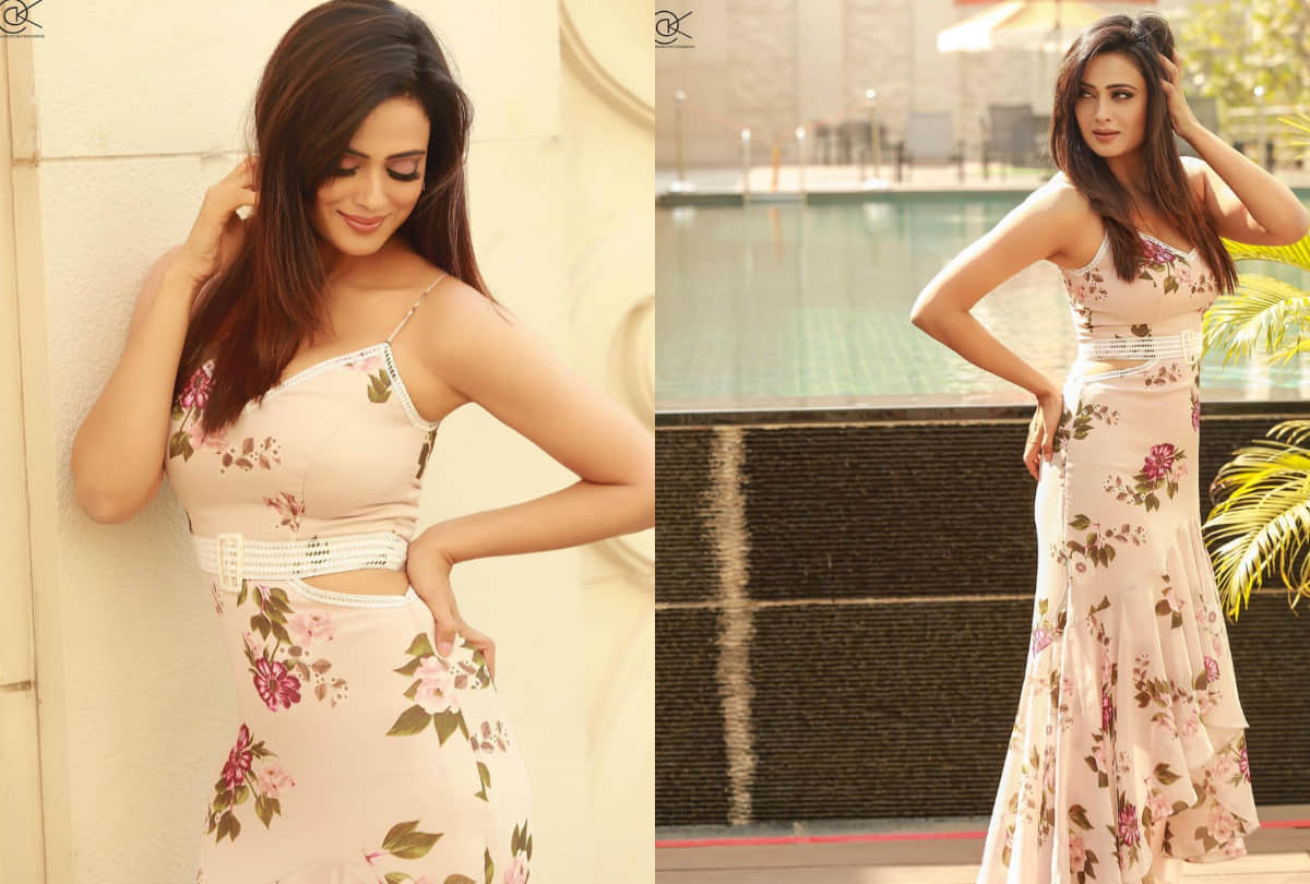 shweta tiwari share photos from capetown in stunning look shows her toned abs
