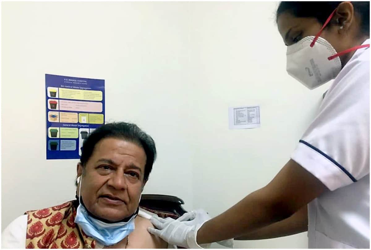 Actress Asha Parekha And Singer Anup Jalota Gets Covid 19 Vaccine In Mumbai
