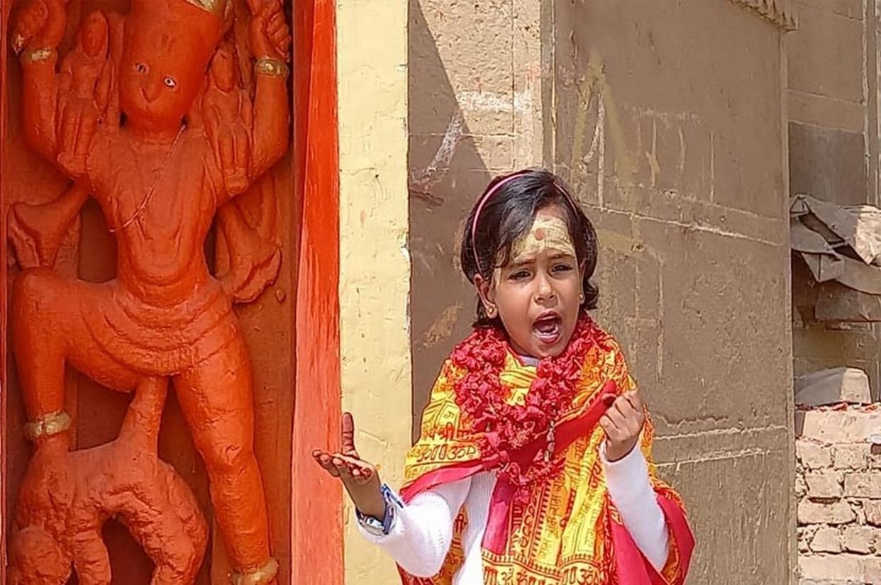 google girl arya prakash class one student from varanasi remember several indian religious books