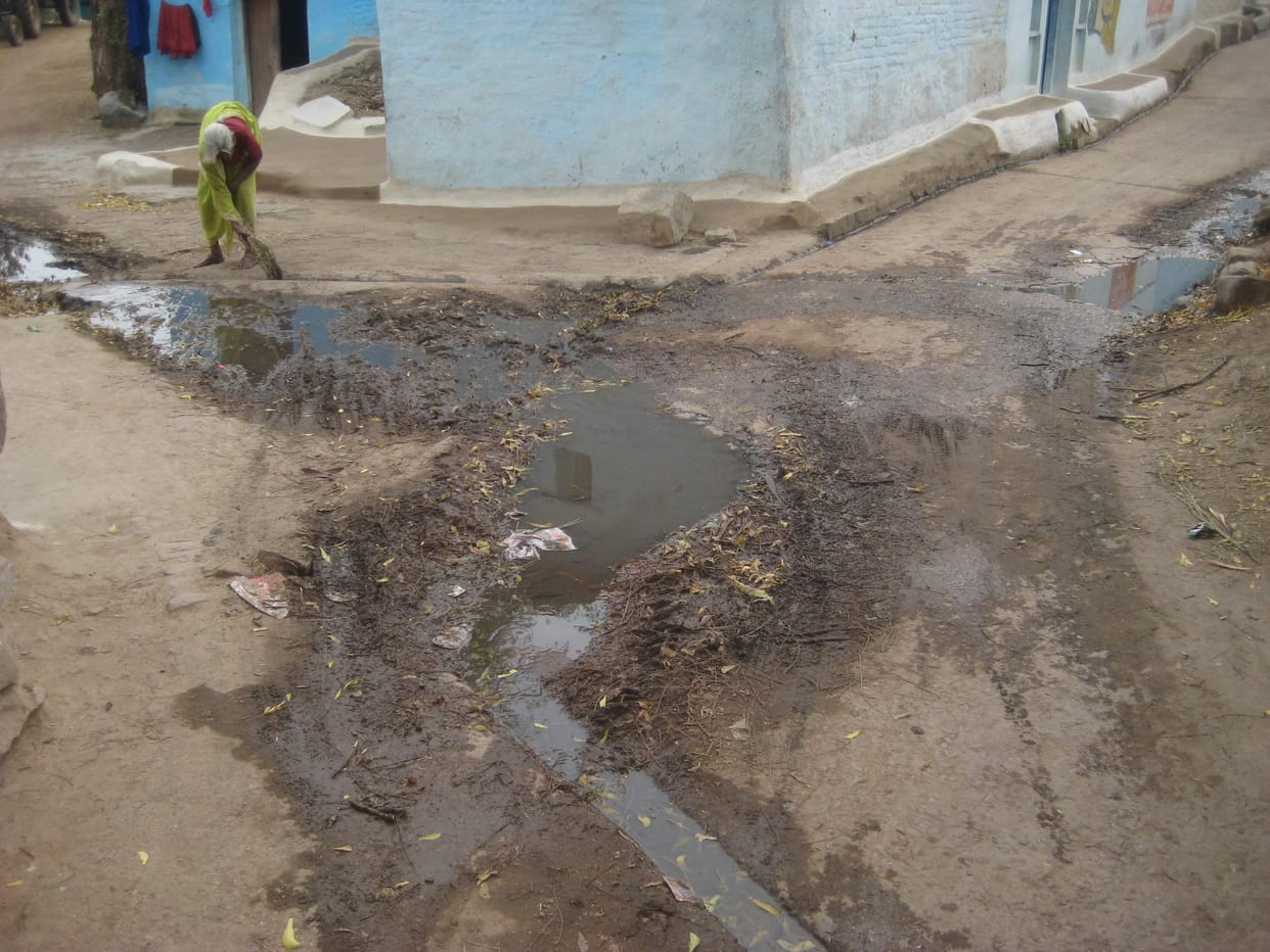 no drainage, dirty water floating road
