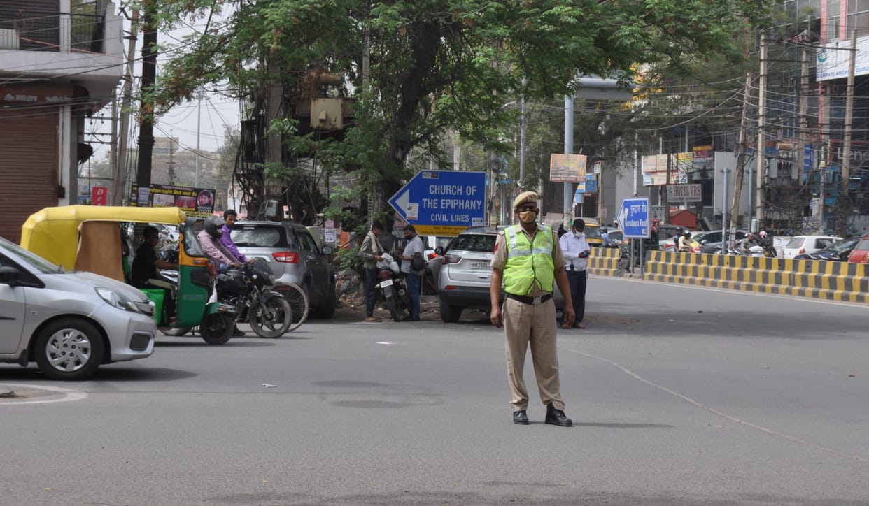 Gurugram traffic with the help of home guards