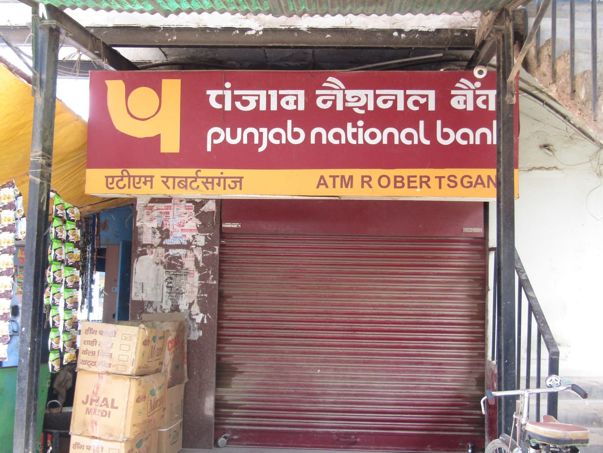 Banks remained closed for the second day in protest against privatization