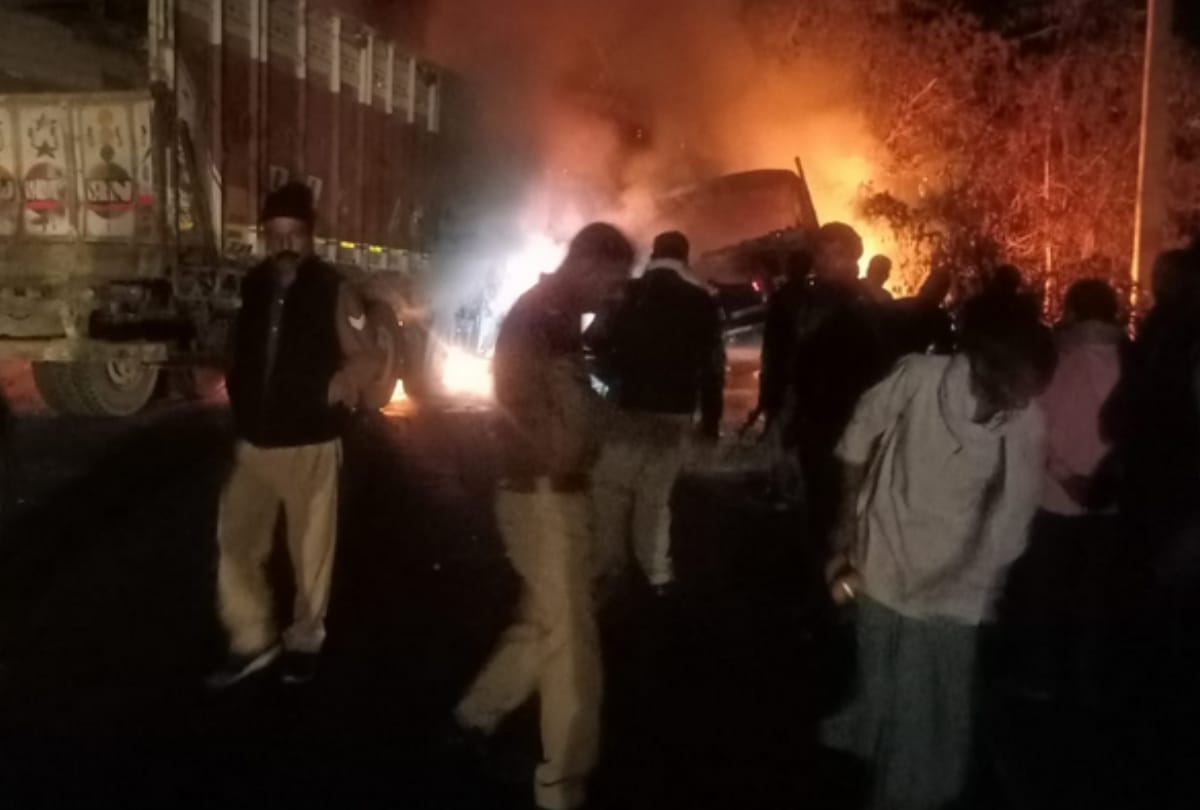 Two trucks burnt in Barabanki, three dead, one dead, one in critical condition