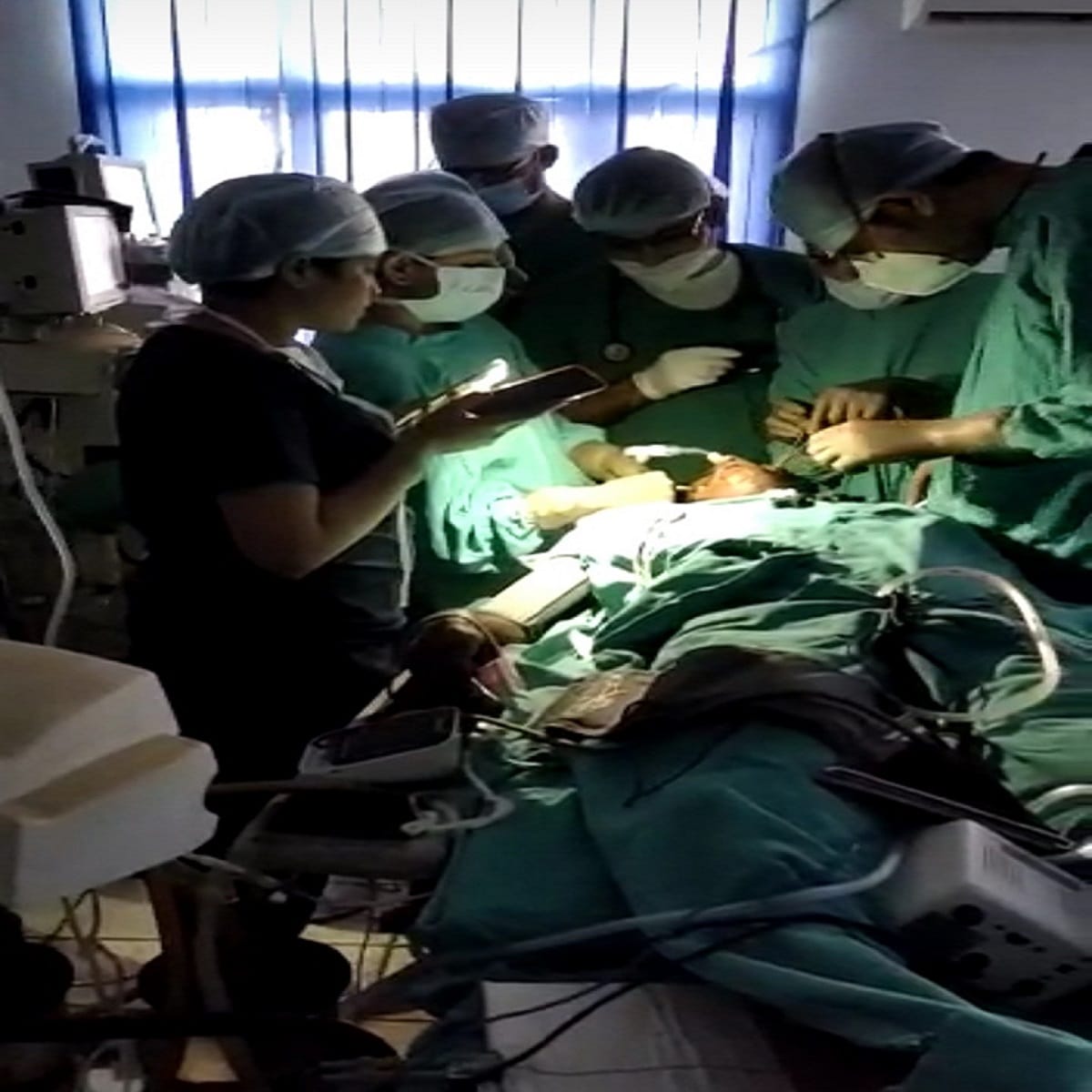 BHU hospital mobile flashlight surgery case: BHU administration statement information was given of power cut
