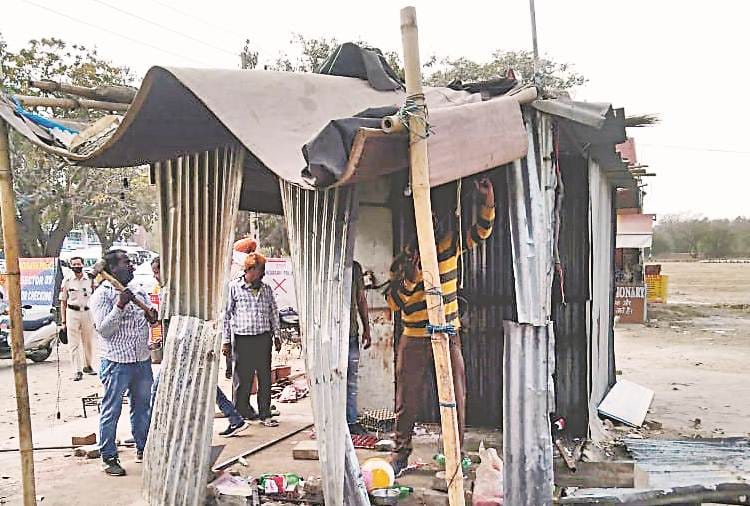 Estate office demolished a meat shop in Sector-40 of Chandigarh