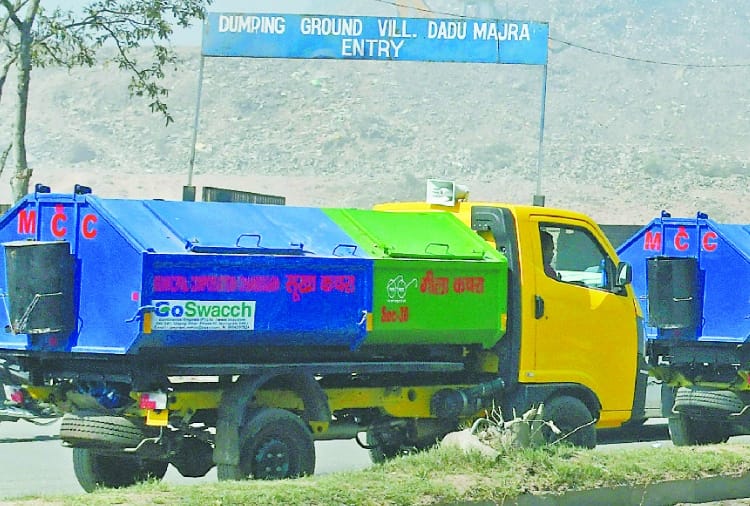 Garbage collector vehicles running without number in Chandigarh