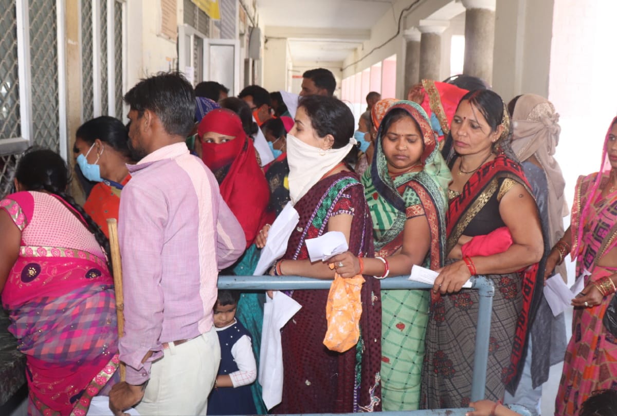 Risk of Covid 19 infection health department alert for people by Coronavirus