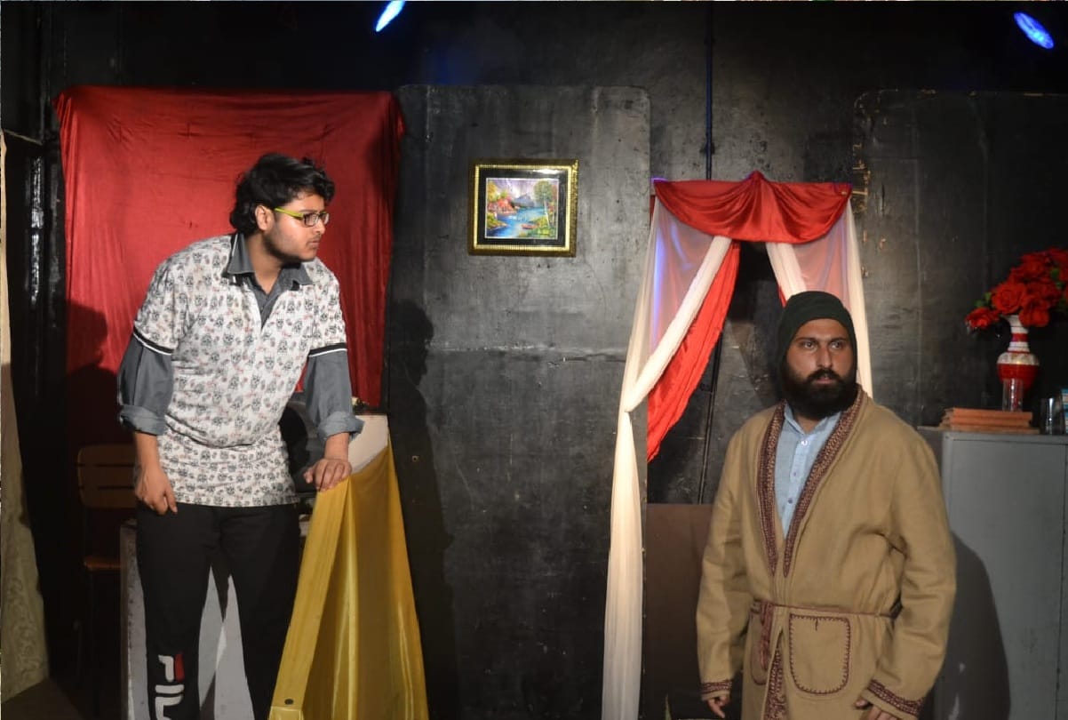 Drama aadhi raat ke baad in jammu kashmir