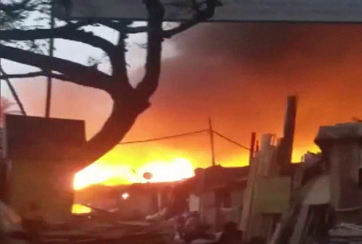 Fire breaks out at a godown in Goregaon