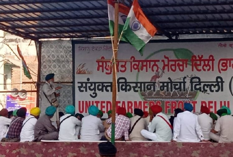 Farmers made meeting hall at Tikri Border of Haryana