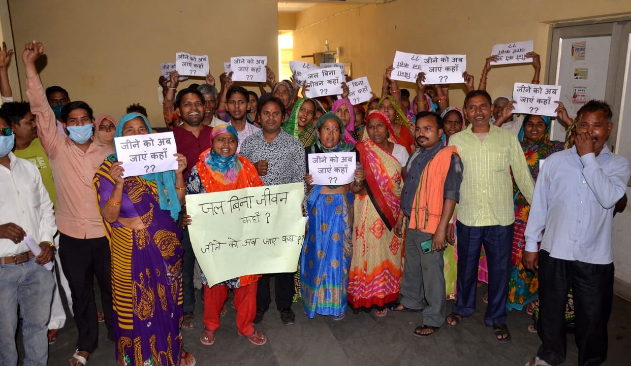 women protested for water crises