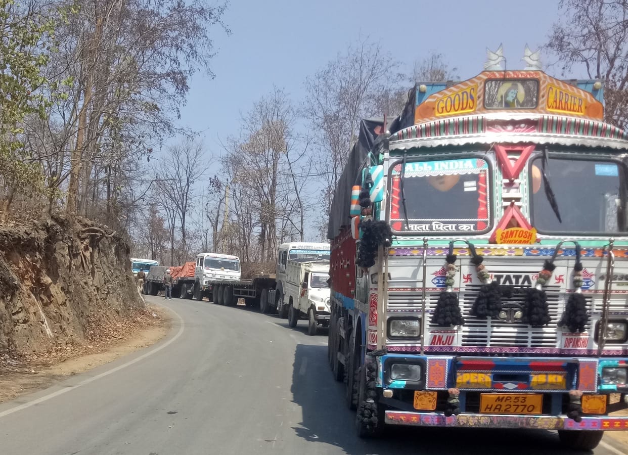 Sonbhadra: Long jam on Murdhwa-Bijpur road for second day, people battling
