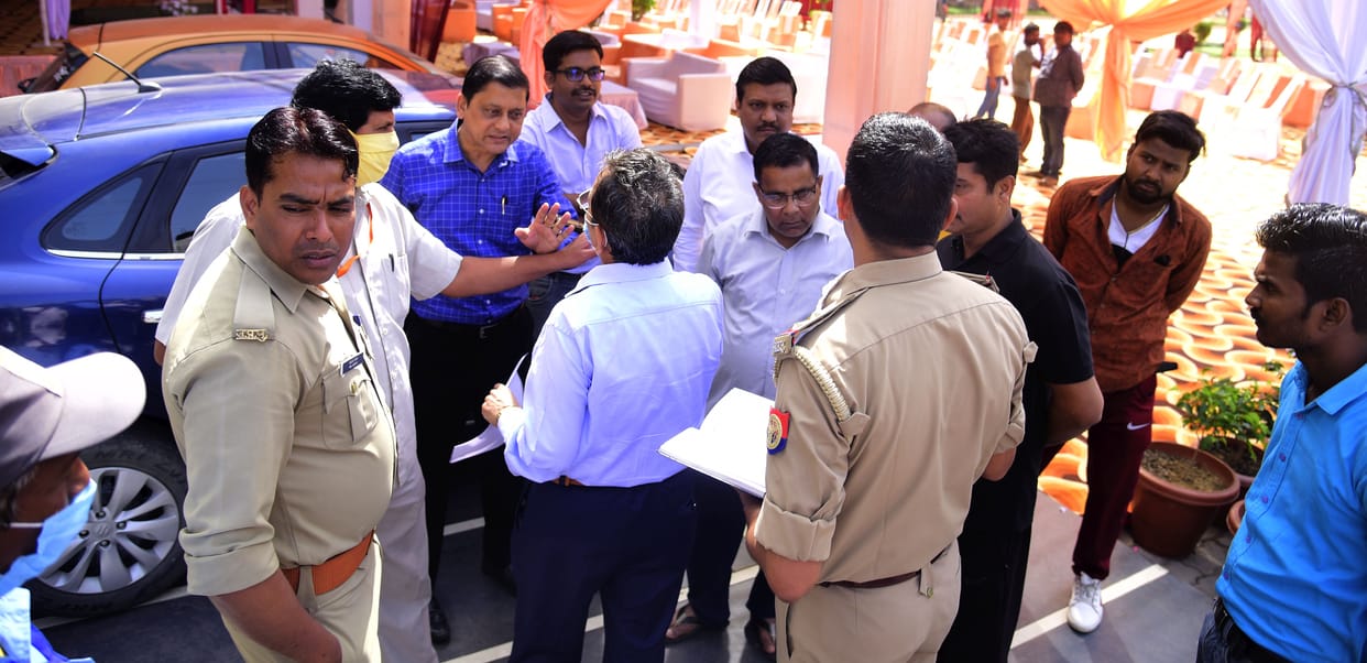 Hotel lift colepse from second to ground floor in Gomtinagar