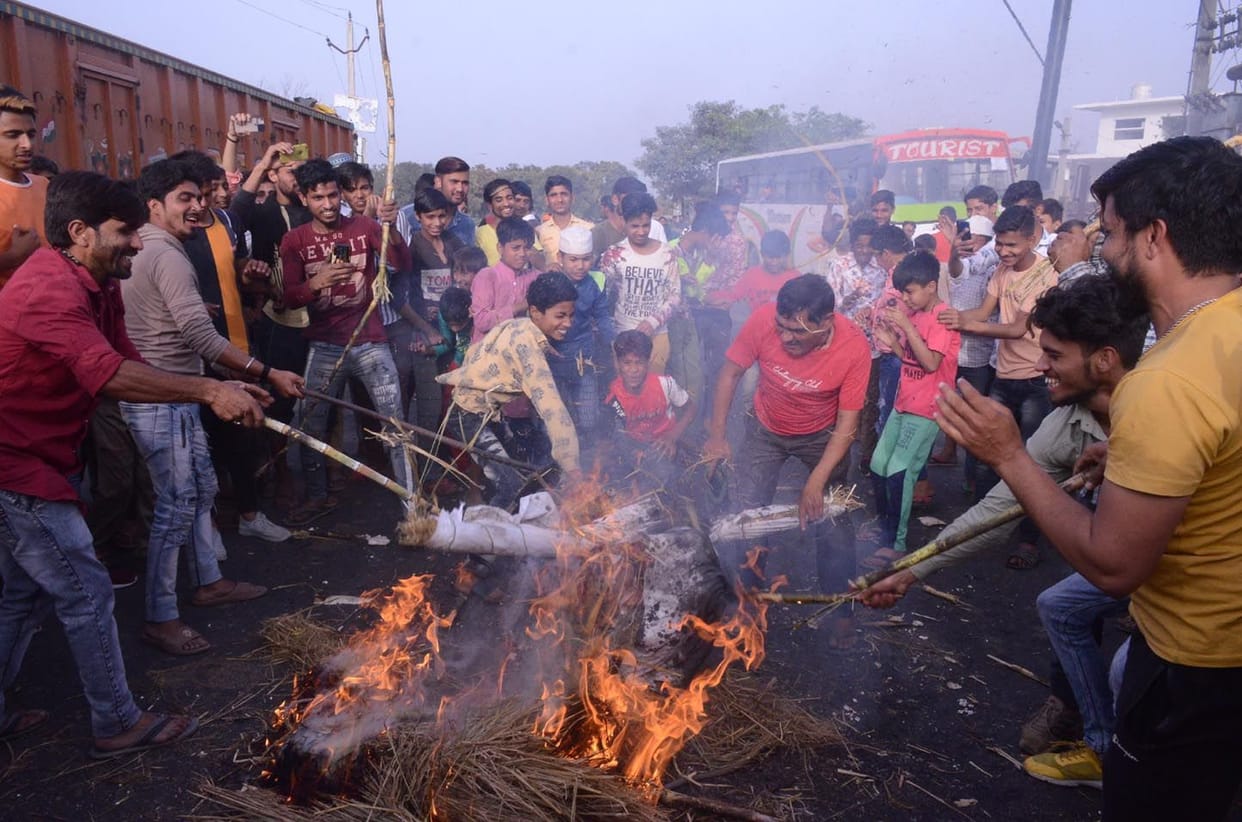 Shia community burnt effigy of Wasim Rizvi