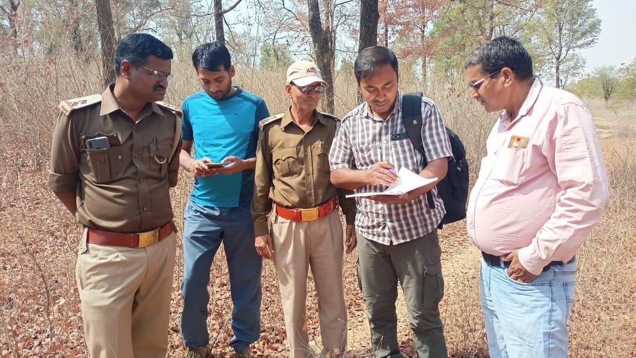 Sonbhadra: Dehradun's two-member team conducted forest survey
