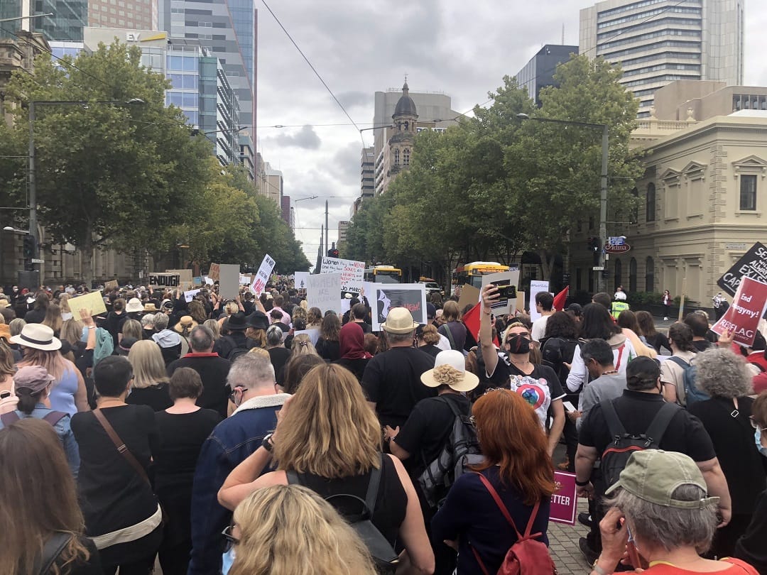 Australia Many arrested seven police officers injured during protest against lockdown