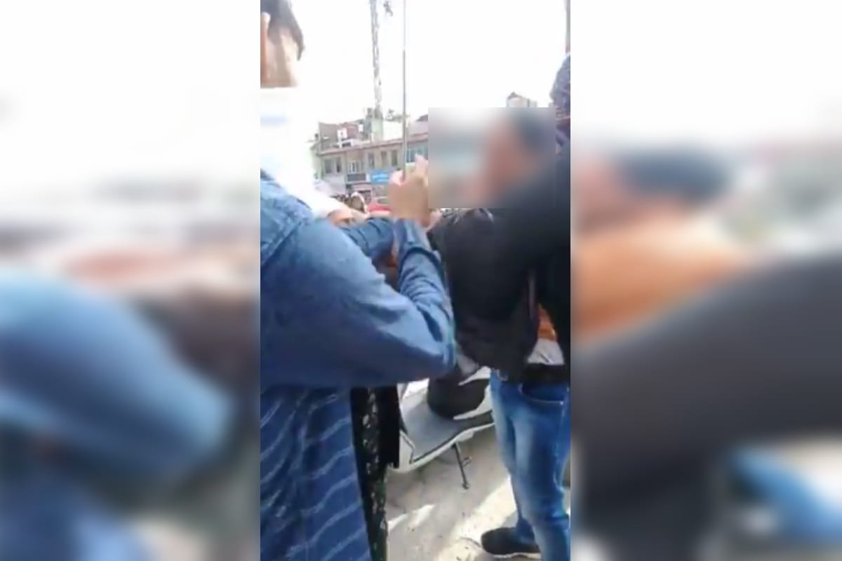 Meerut News: husband caught with lover in shopping mall