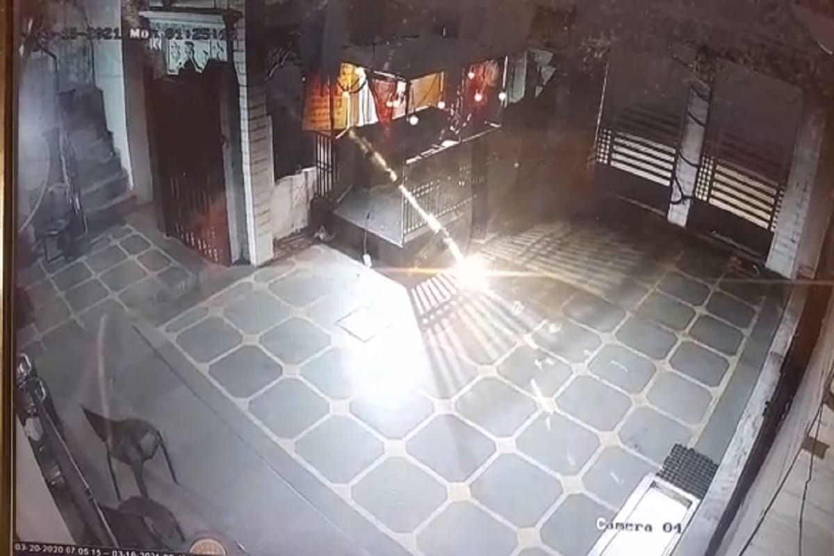 The youths have stolen shiva temple in Modipuram of Meerut