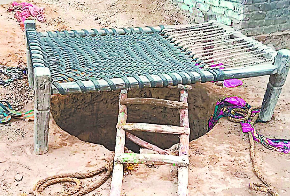 Cremation Of Five People Together Died In Toilet Pit Agra News
