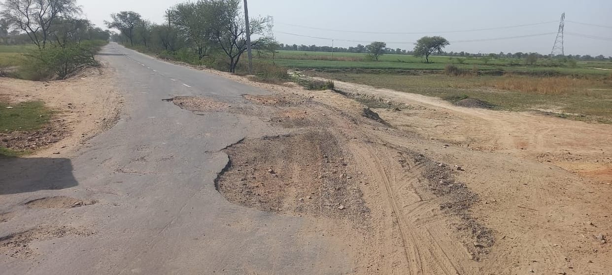 the pit fell on the road in one year of construction
