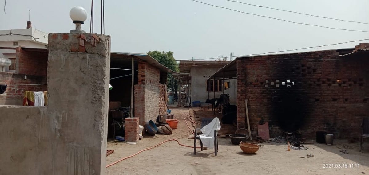 child died by slider gate in varanasi