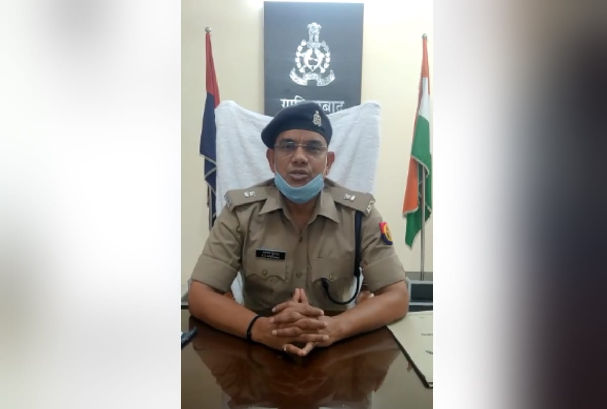 ghaziabad two girls stunt on bullet video goes viral police e challan of 11 thousand
