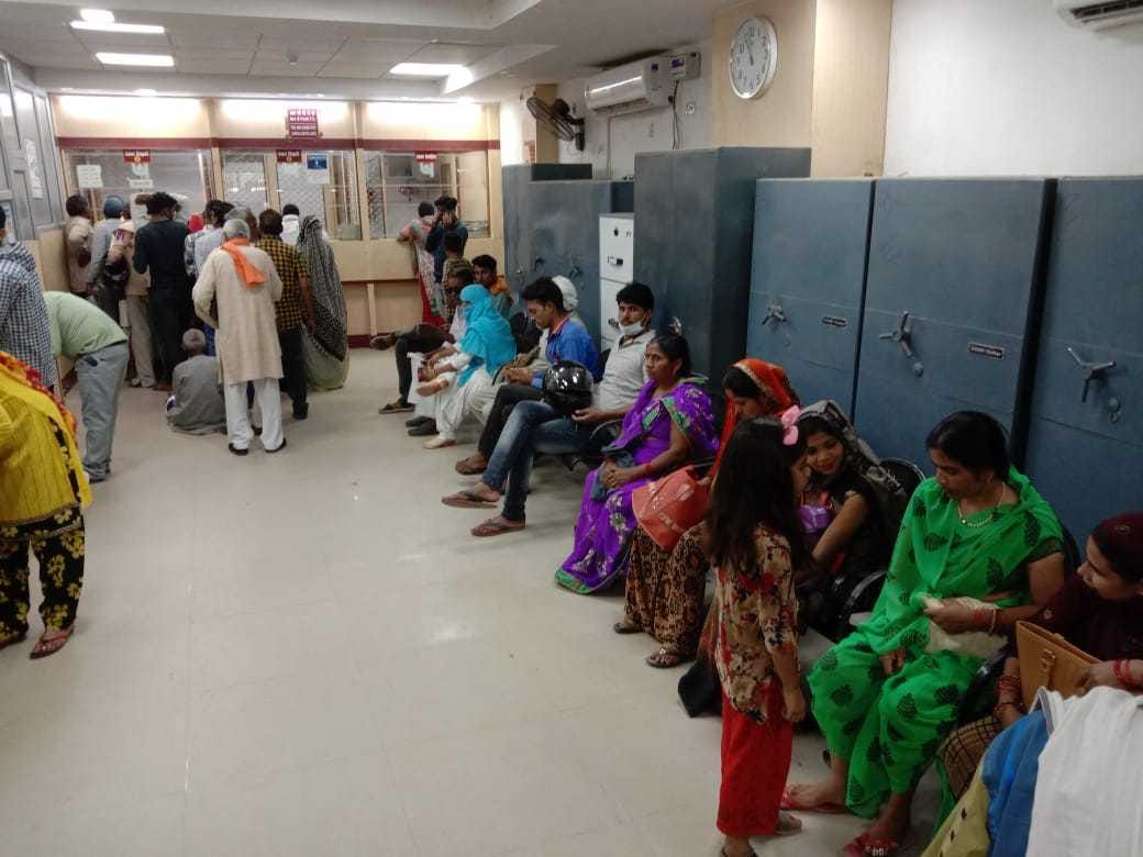 banks open after 4 days