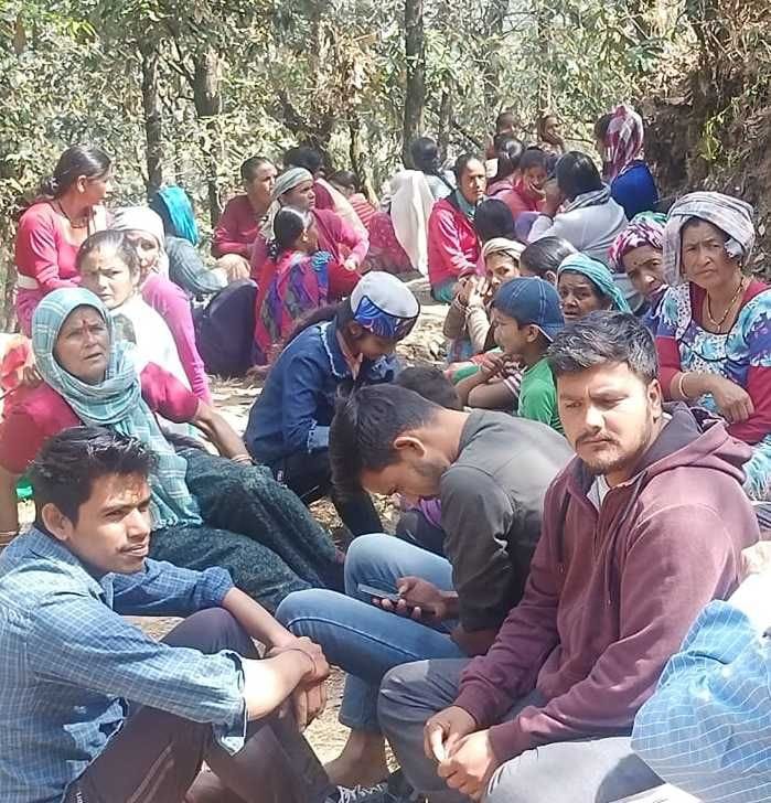 women of jakhni got support from men in the protest