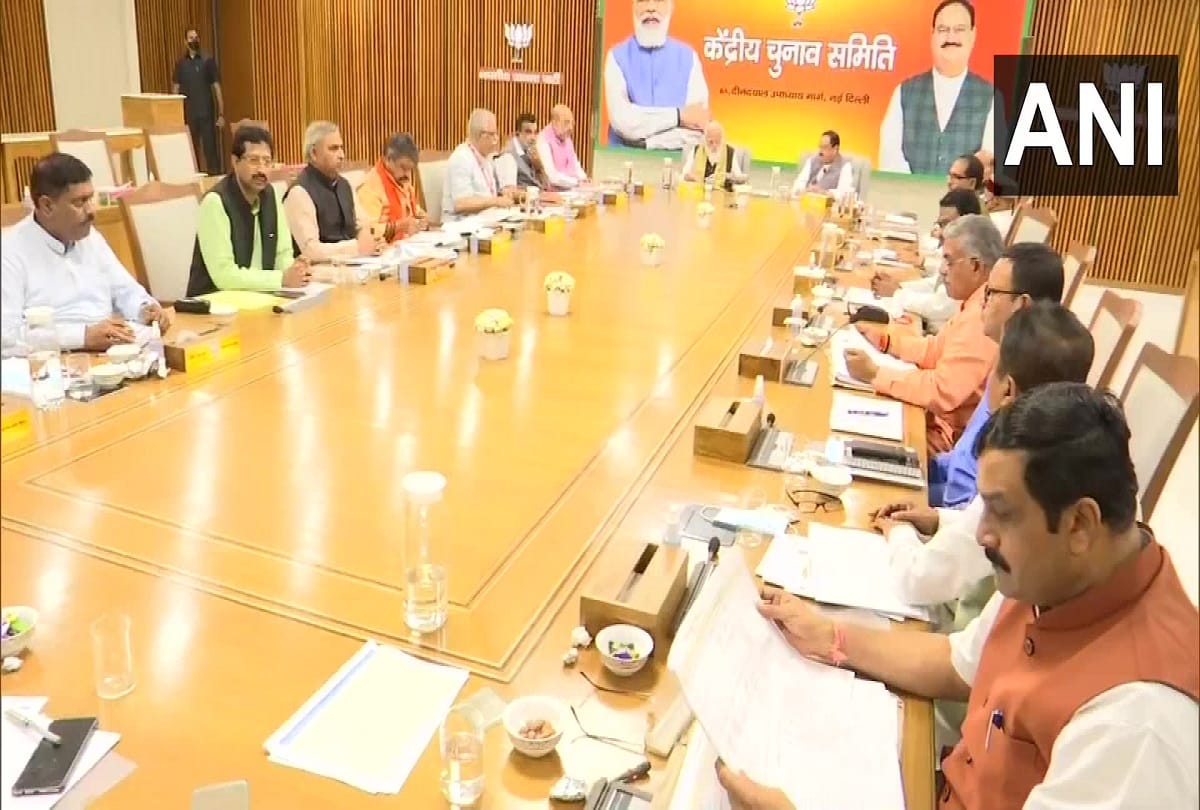 Amit Shah arrives at party headquarters for the CEC meeting