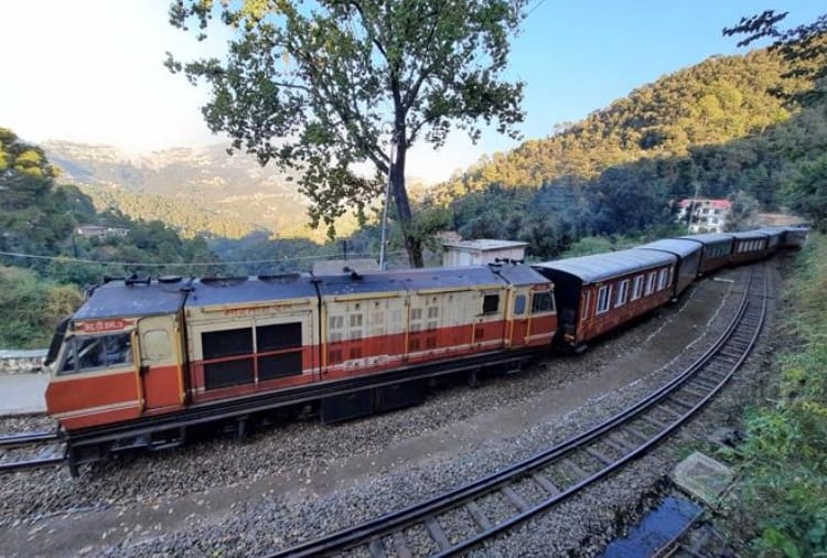 Kalka-Shimla toy train will run at speed of 30 km on narrow gauge track