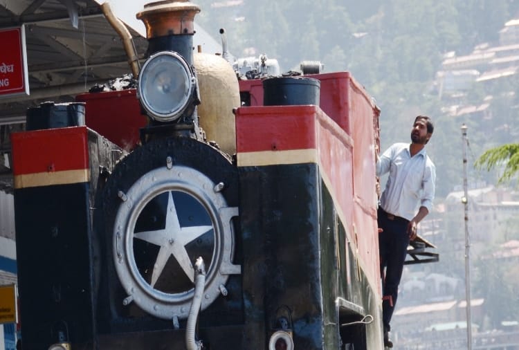 Kalka-Shimla toy train will run at speed of 30 km on narrow gauge track