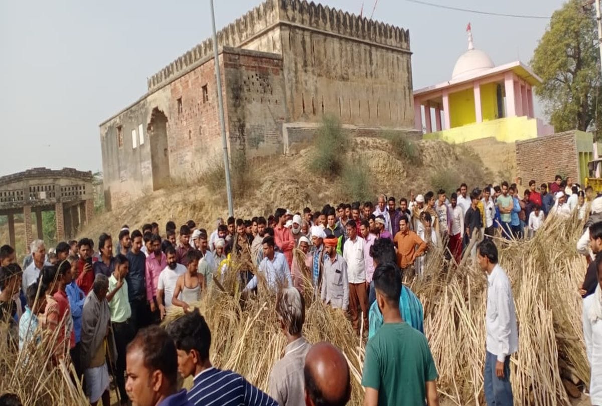 Cremation Of Five People Together Died In Toilet Pit Agra News