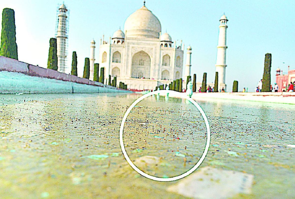 Dirty Canal And Central Tank Fiuntains Water Of Taj Mahal