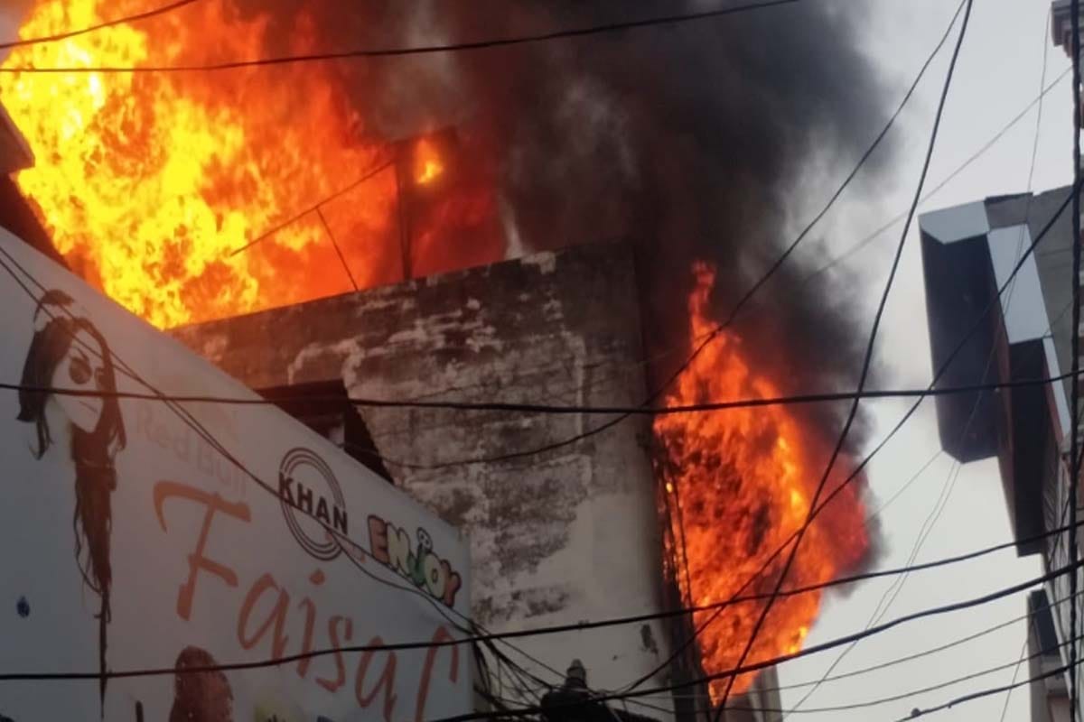 A fierce fire broke out in a clothing showroom in Najibabad