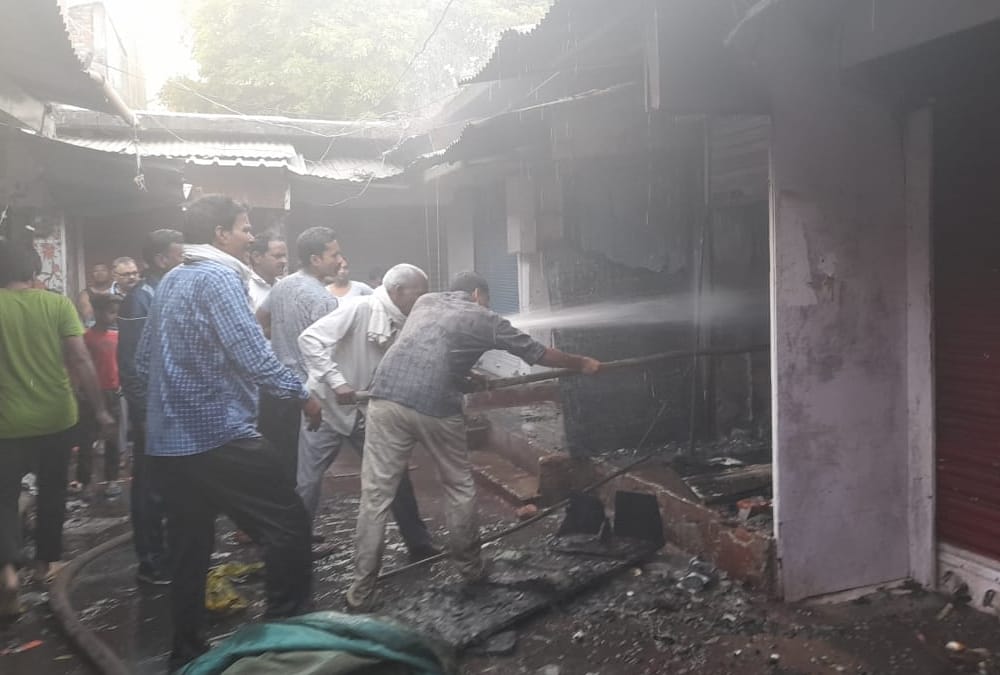 Fire broke out in clothe shop in bahraich.