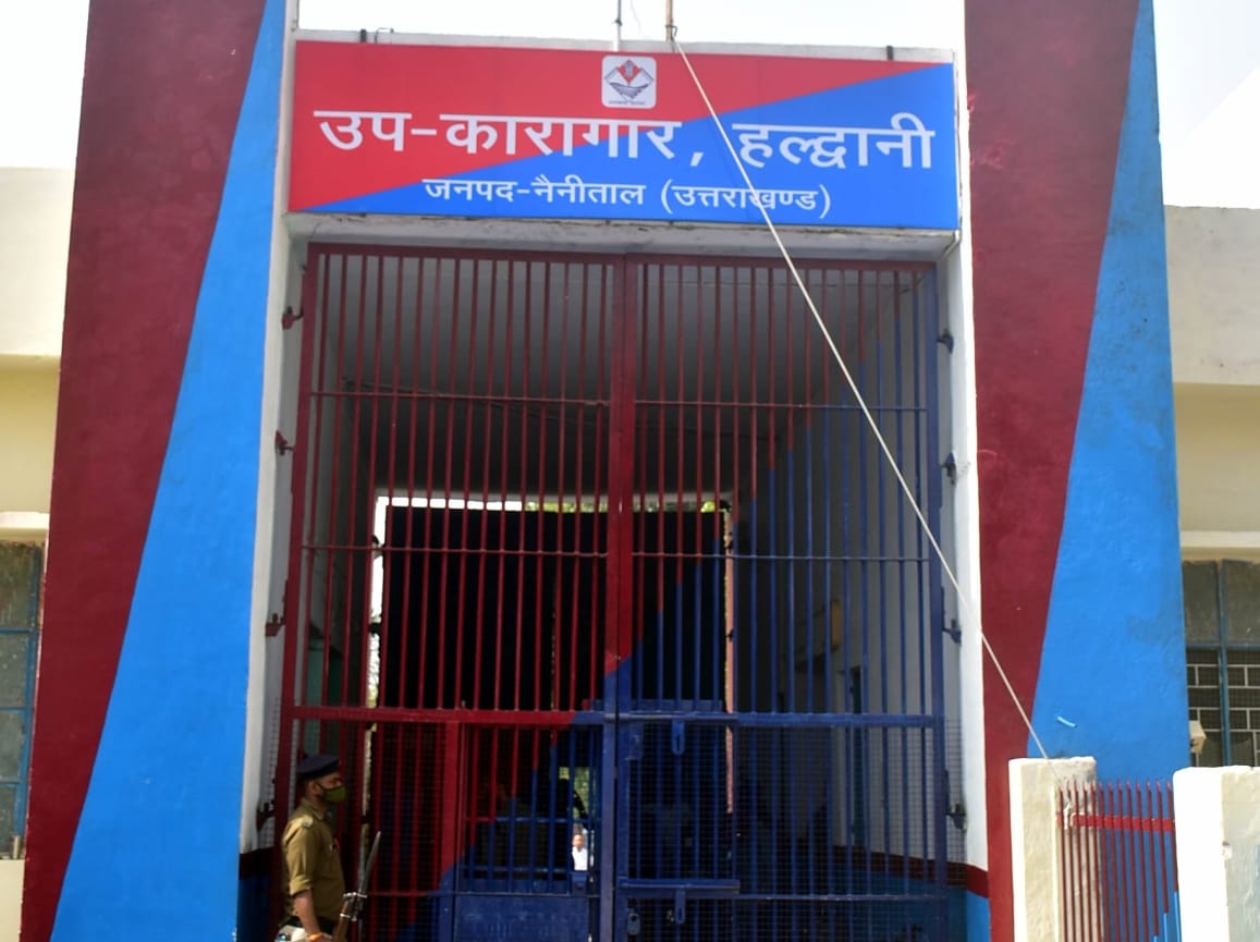 Uttarakhand: bandi rakshak protest against senior jail superintendent in Haldwani sub-jail