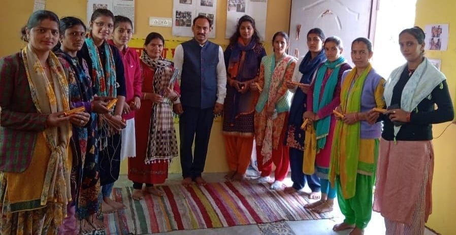 Training to make incense sticks to women