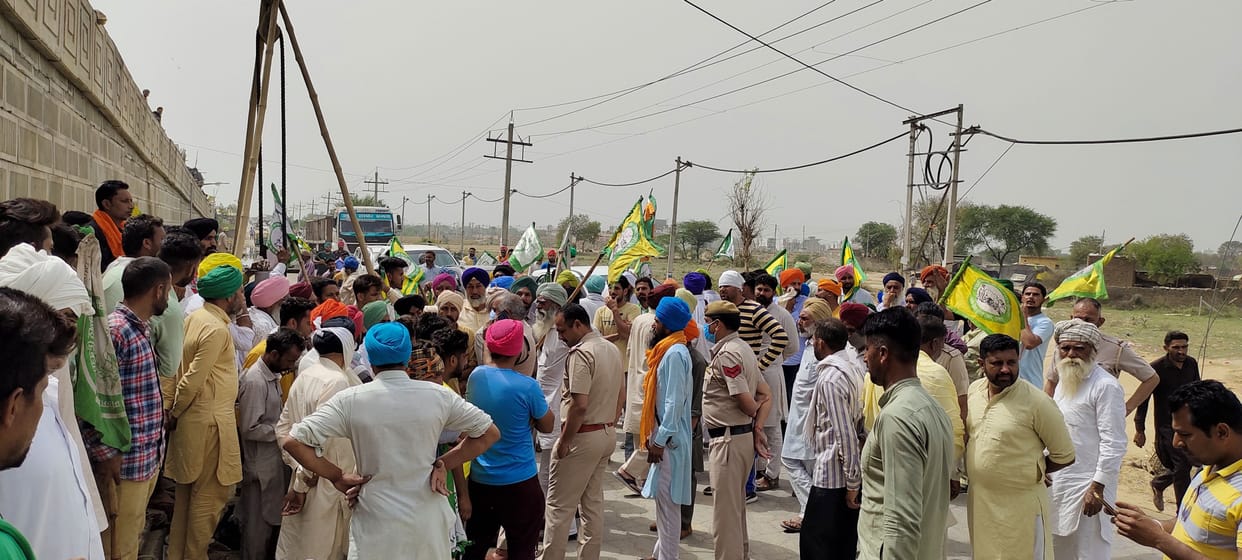 Submersible being laid on the service road of the bypass, the police stopped
